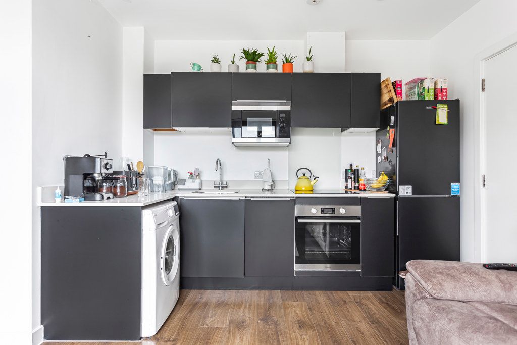 Property photo 3 of 11 Kitchen