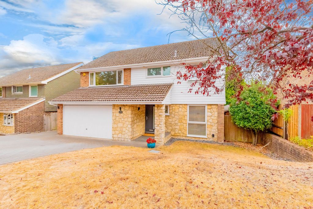 Property photo 1 of 32