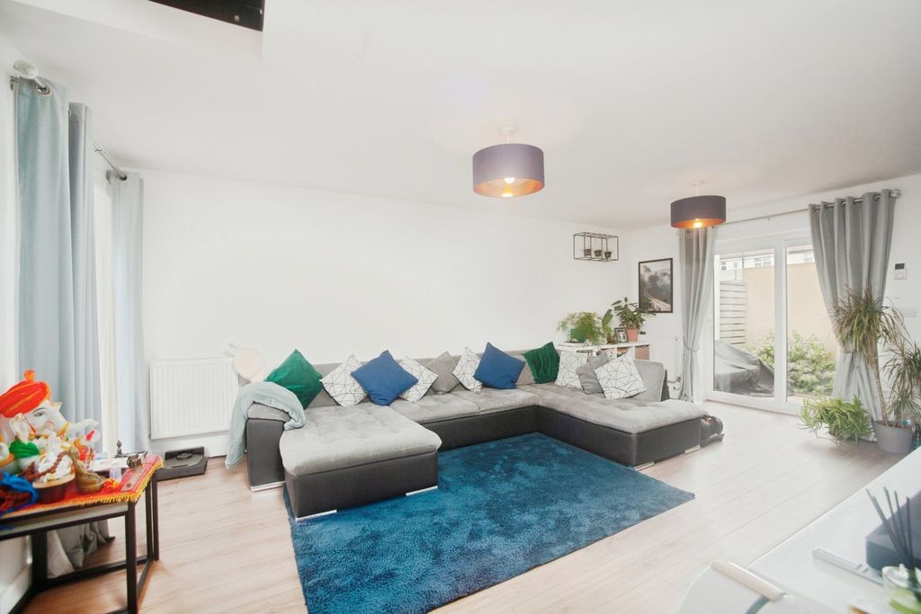 Property photo 1 of 19 Pbox-Img.Jpg