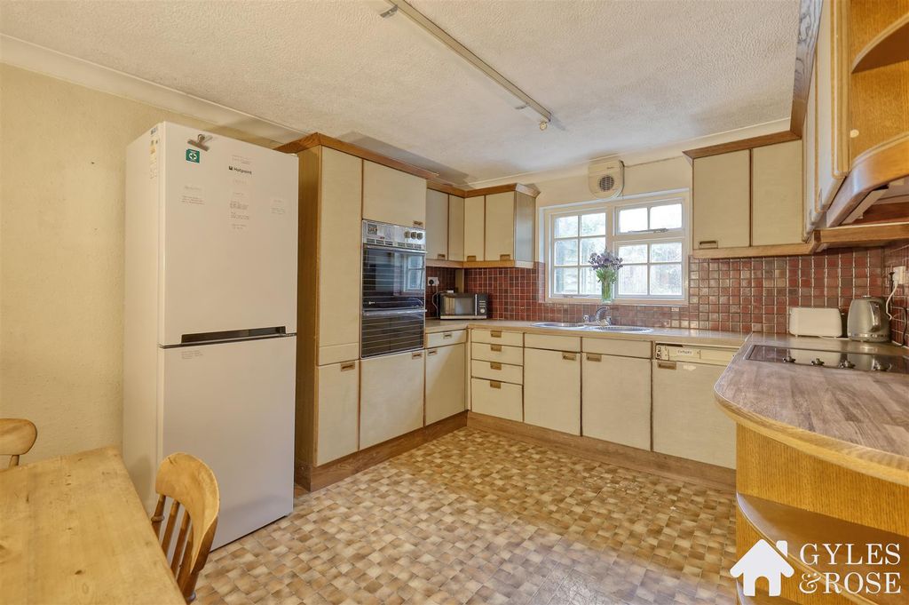 Property photo 2 of 18 Kitchen