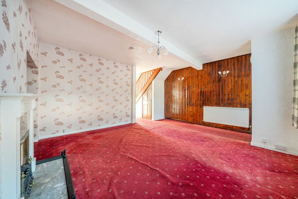 Property photo 2 of 15 1509433-12-6A86Be...