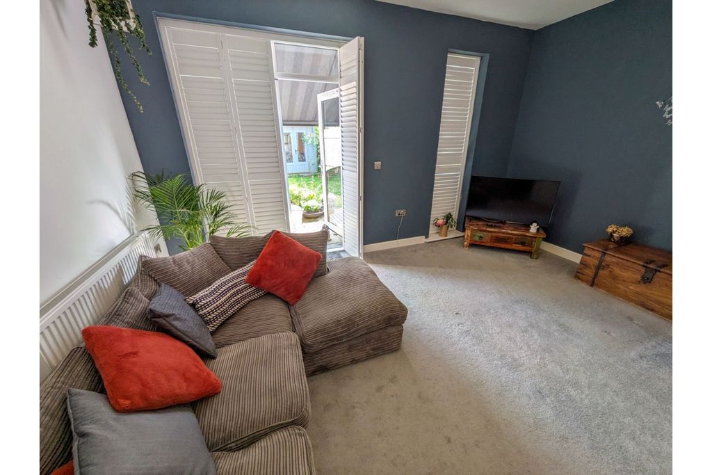 Property photo 2 of 12