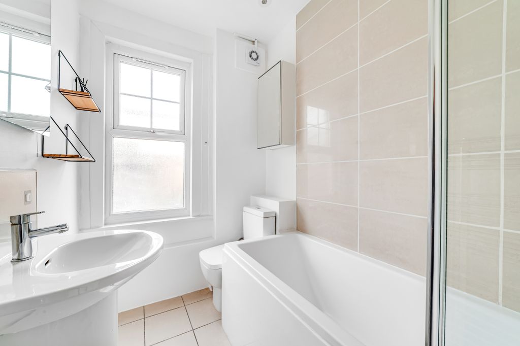 Property photo 3 of 15 Bathroom