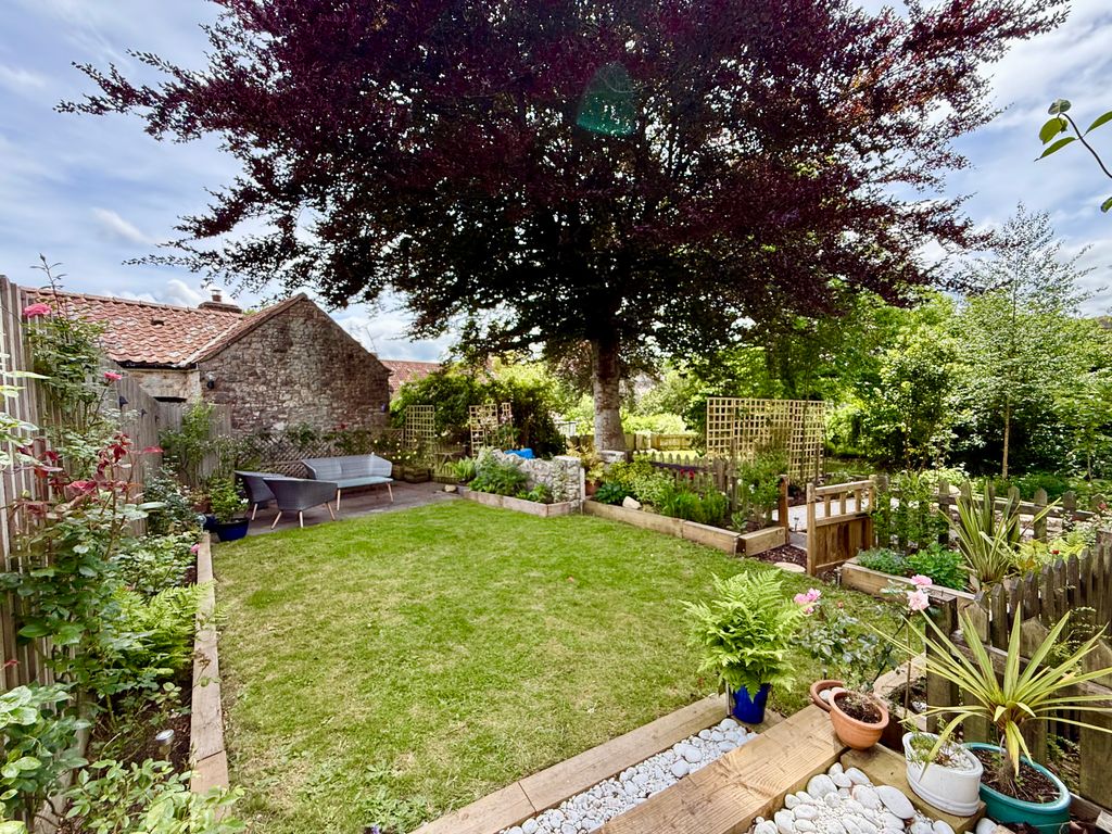 Property photo 2 of 18 Garden View