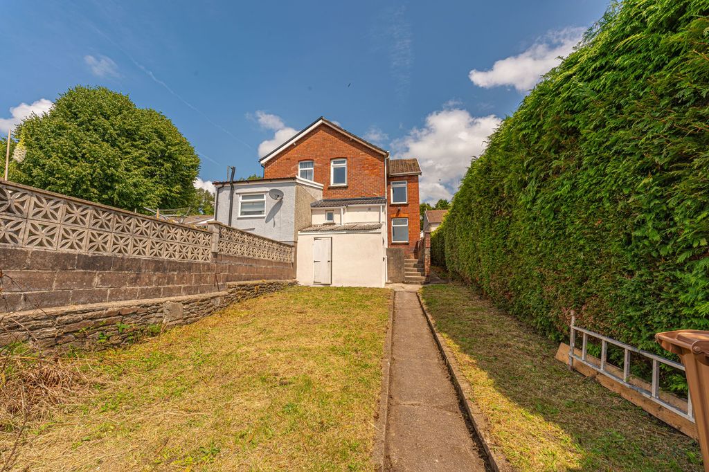 Property photo 2 of 33