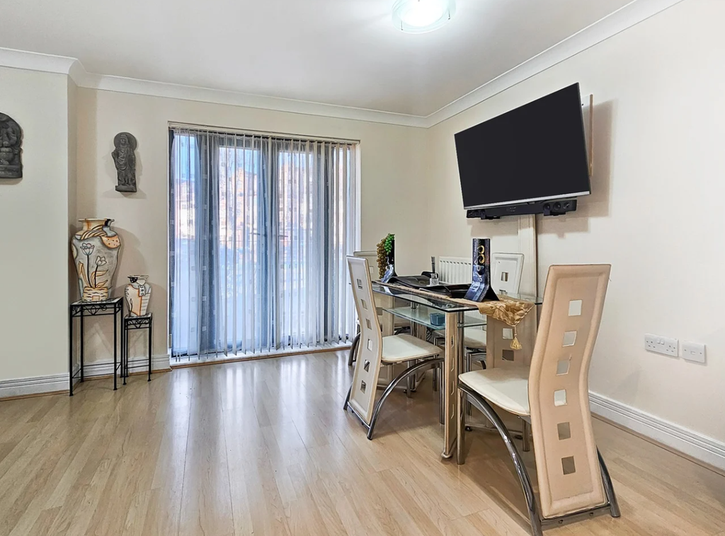 Property photo 3 of 11 Dining Room