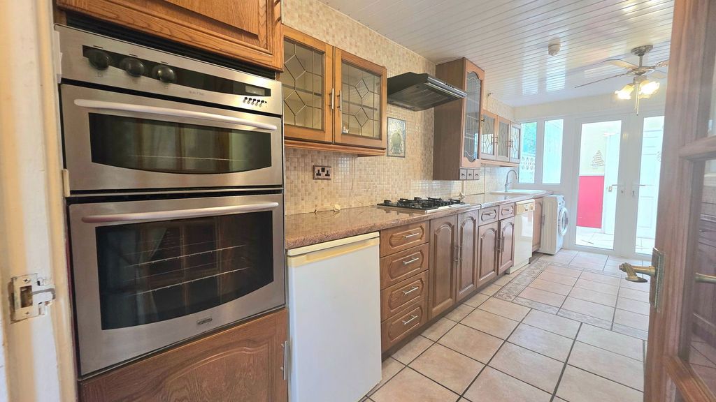 Property photo 3 of 21