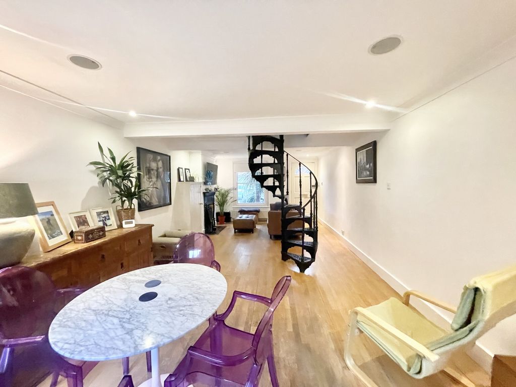 Property photo 3 of 16 Photo 10