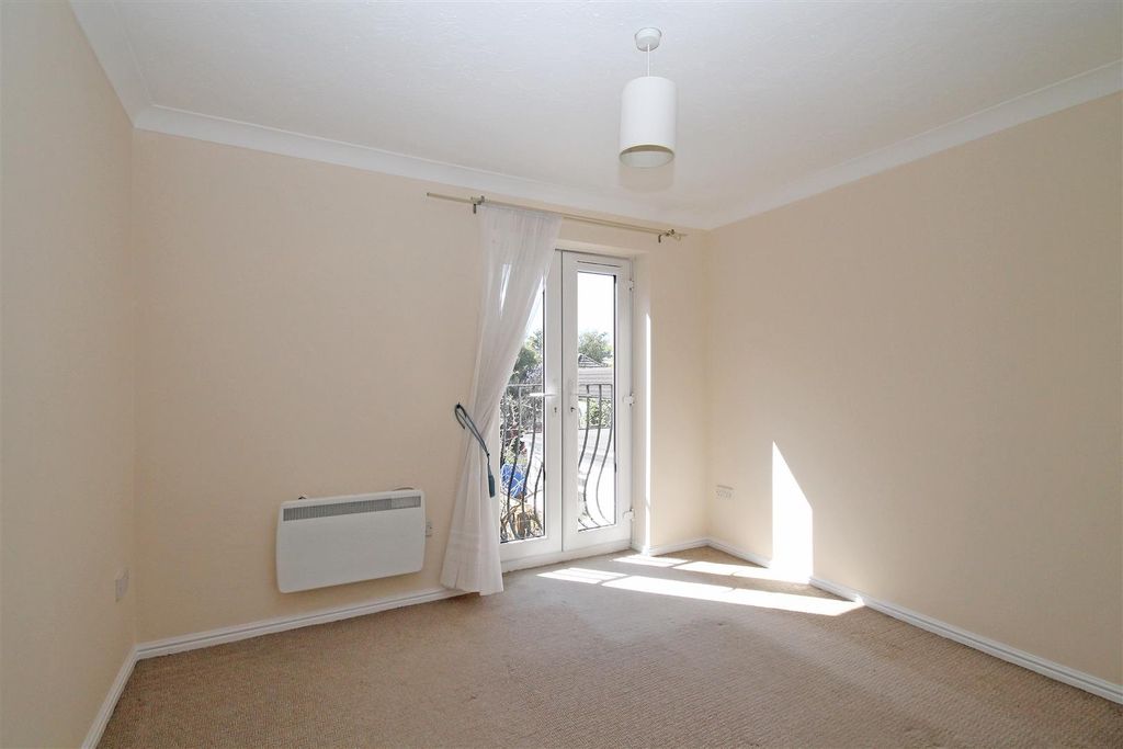 Property photo 2 of 7 Bedroom.Jpg