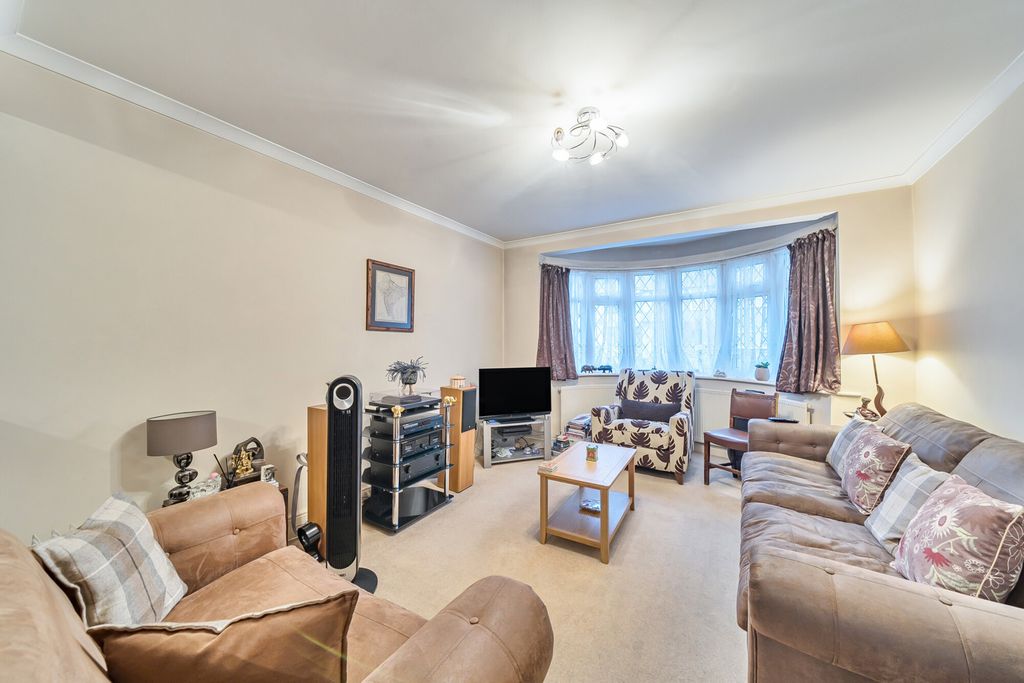 Property photo 2 of 21 1365739-10-68ee8B...