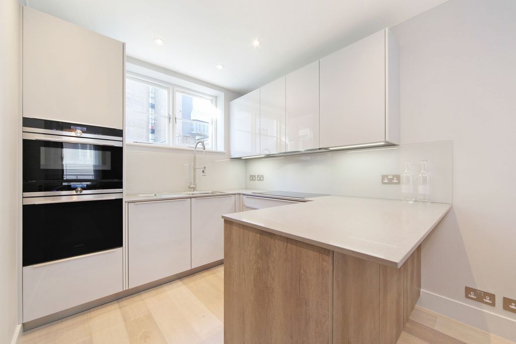 Property photo 2 of 6 Kitchen