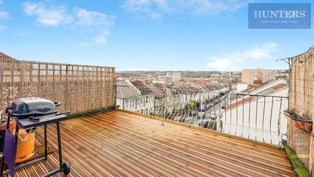 Property photo 1 of 17 Pbox-Img.Jpg