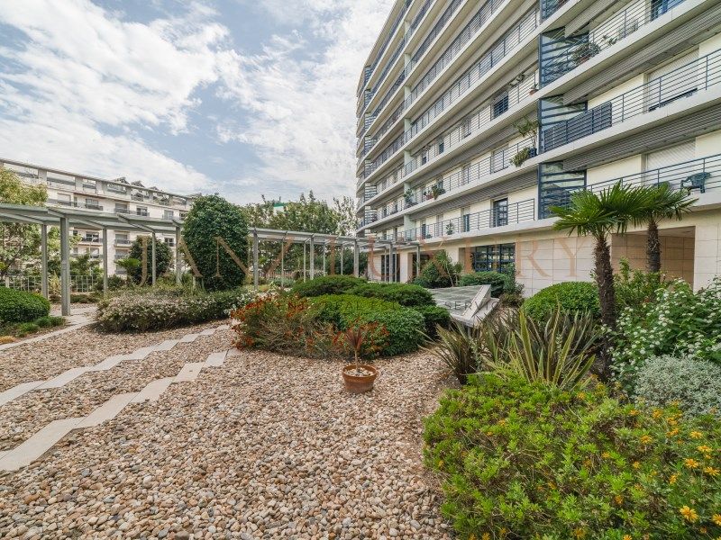 Property photo 3 of 53