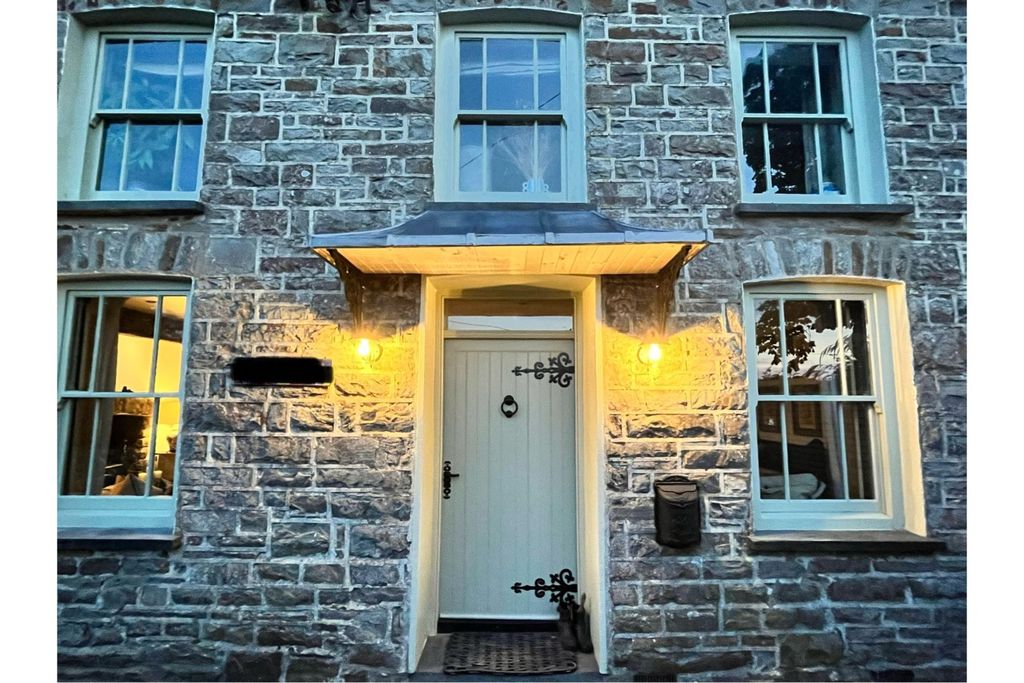Property photo 1 of 34