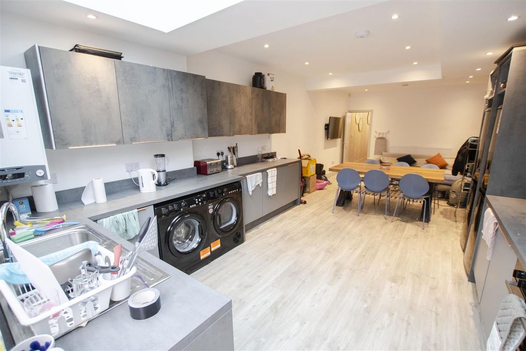 Property photo 1 of 14 Approach