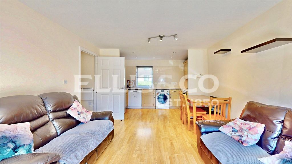 Property photo 2 of 13 Picture No. 15