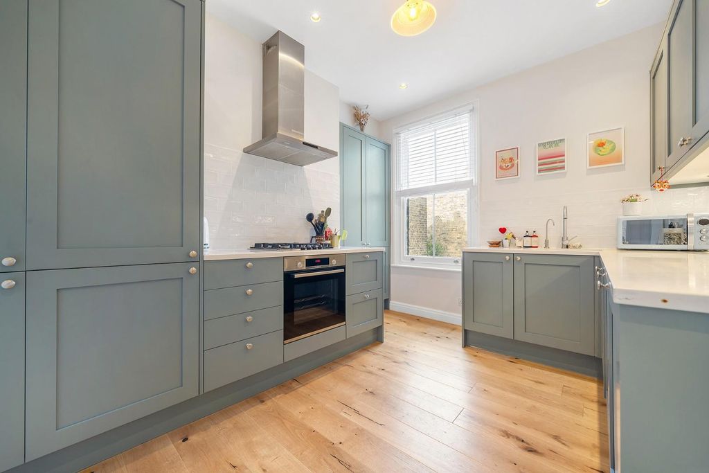 Property photo 3 of 10 Kitchen.Jpg