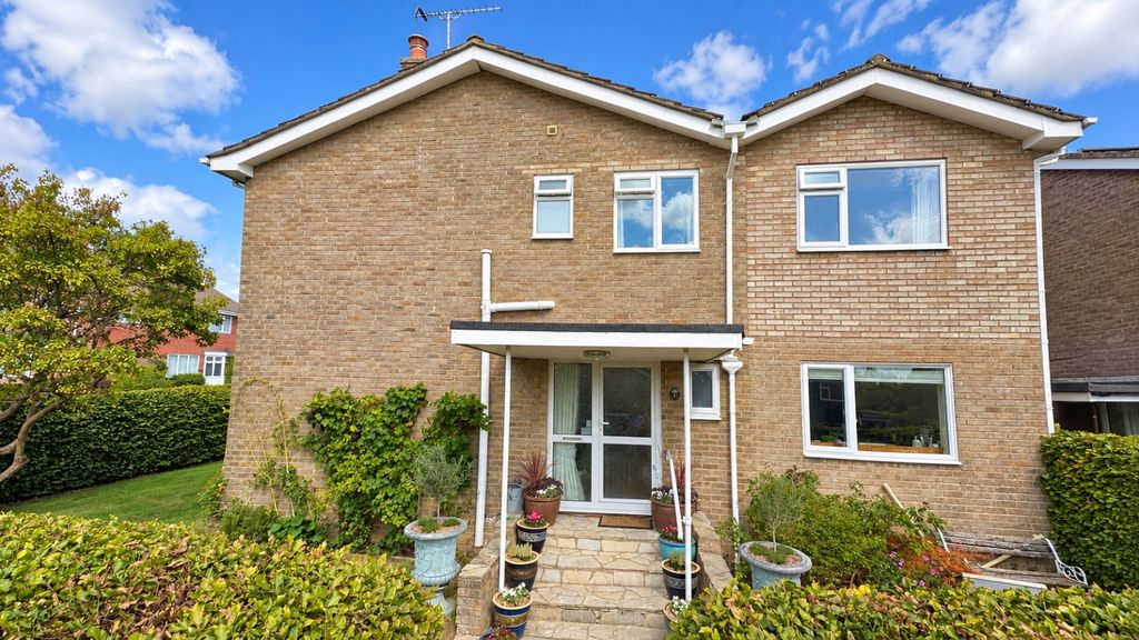 Property photo 2 of 18 7c4230ce-4485-4F98-Af2d-4Cfe4557A0Bf