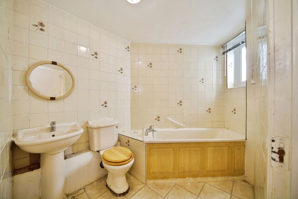 Property photo 3 of 15 Bathroom