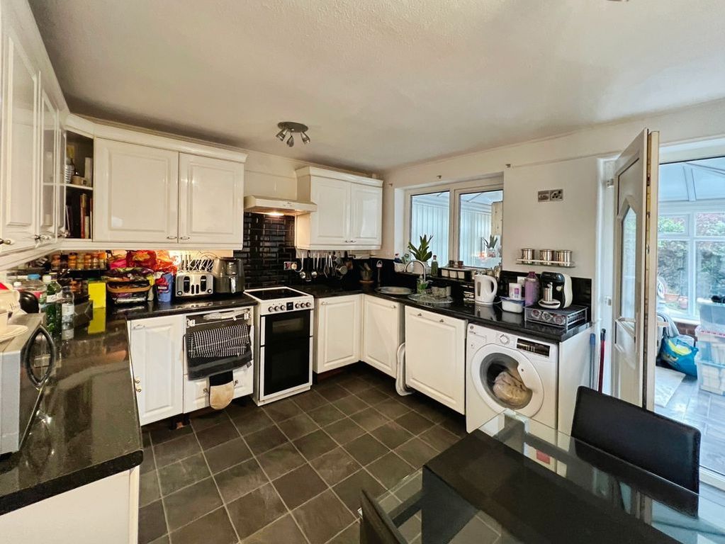 Property photo 3 of 22 Kitchen