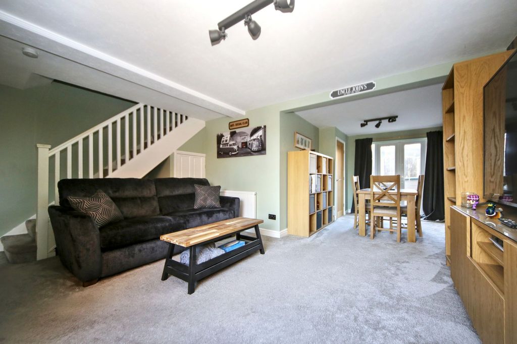 Property photo 2 of 20