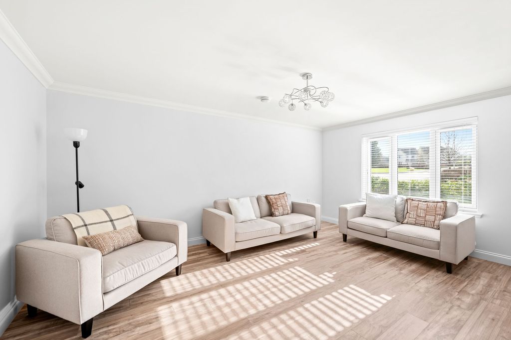 Property photo 2 of 26 Lounge