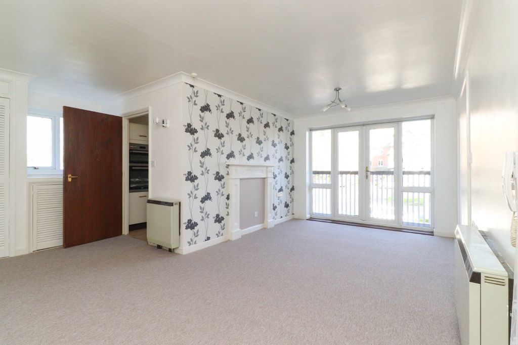 Property photo 3 of 16 Picture 3