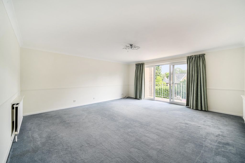 Property photo 3 of 18 Reception