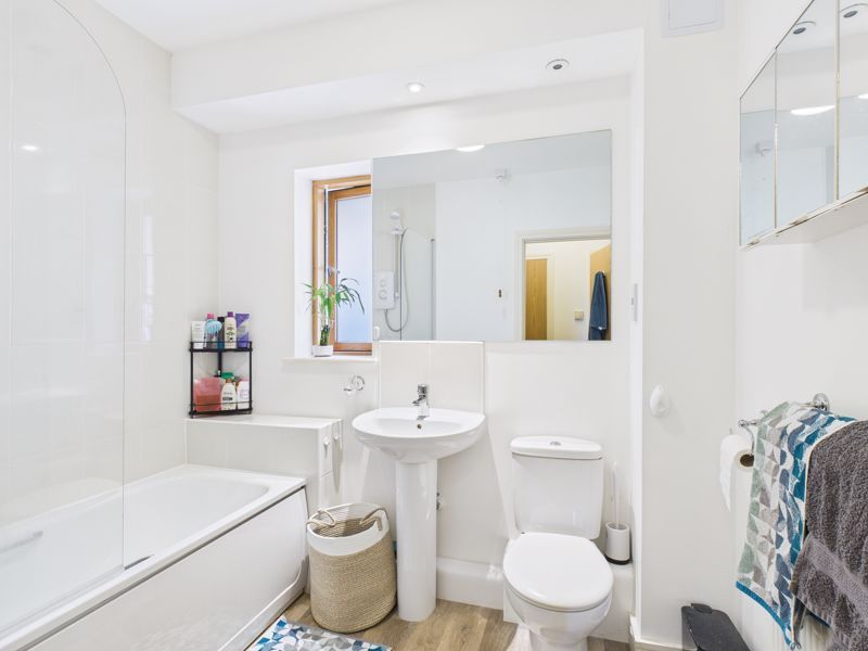 Property photo 3 of 10 Bathroom