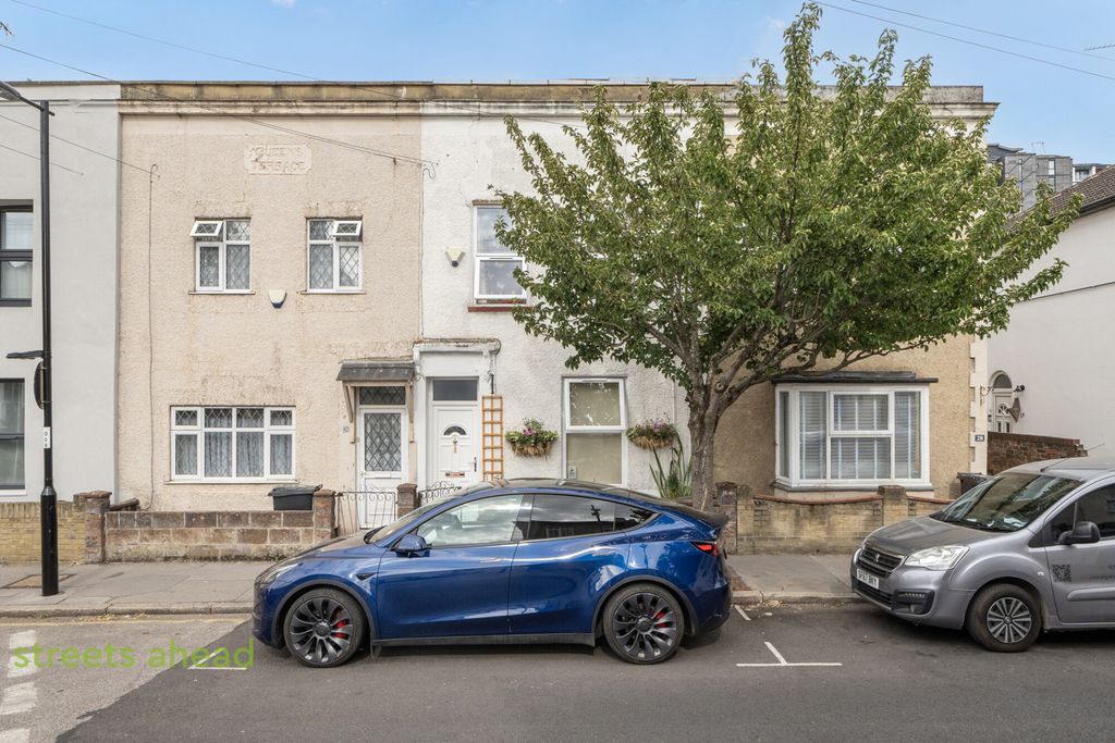 Property photo 1 of 18 979E7607-4744-443...