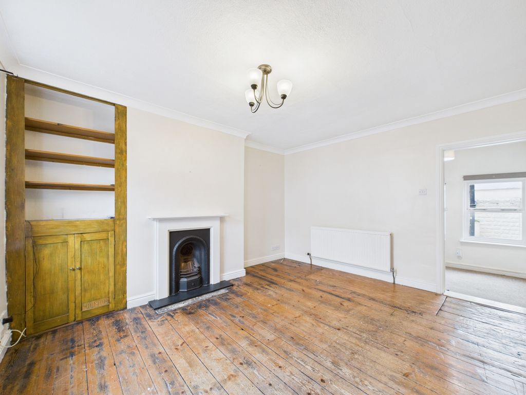 Property photo 3 of 12 Cam01740G0-Pr0498-Still010