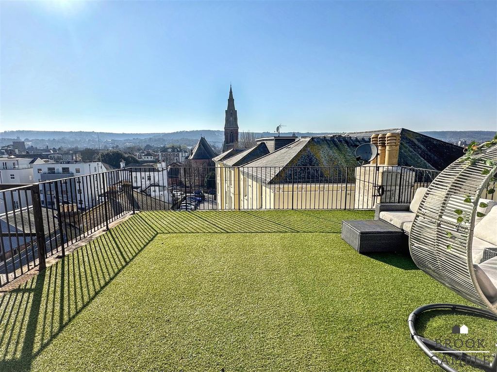 Property photo 3 of 18 01323 438506