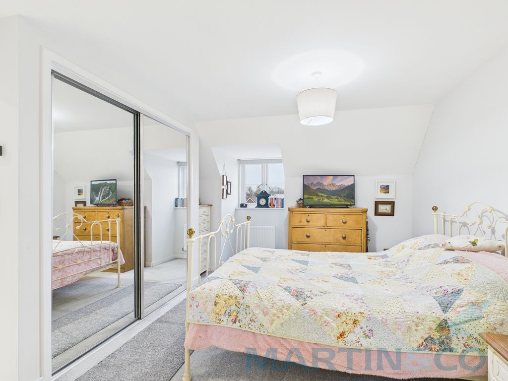 Property photo 3 of 15 Cam01059G0-Pr0323-Still012