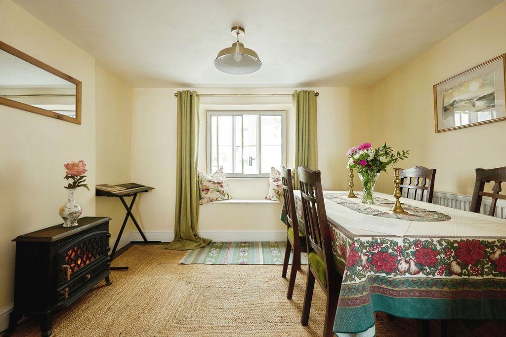 Property photo 3 of 17 Dining Room
