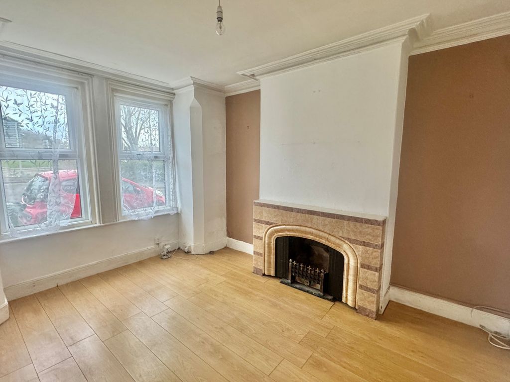 Property photo 3 of 9 Living Room