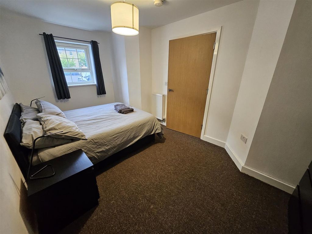 Property photo 3 of 10 Ground Floor Bedroom