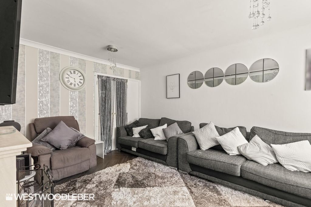 Property photo 3 of 27 Woodhill_20.Jpg