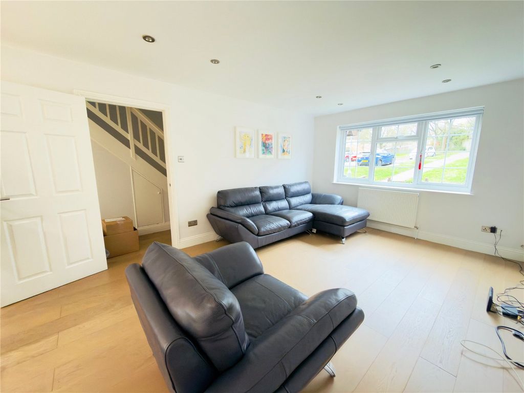 Property photo 2 of 15 Picture No. 21