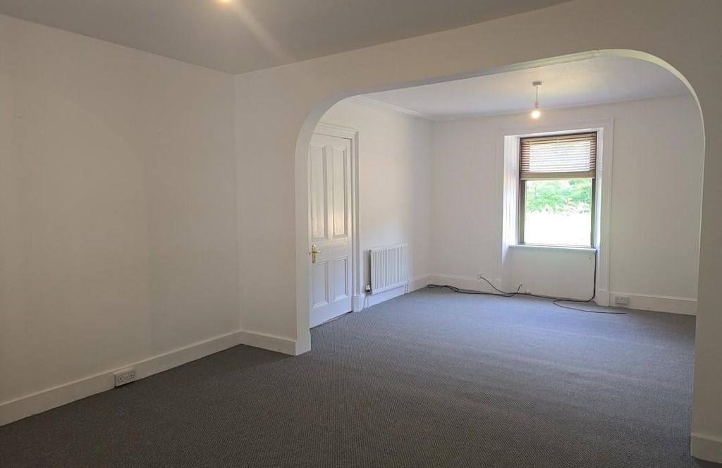 Property photo 2 of 7 Photo 2