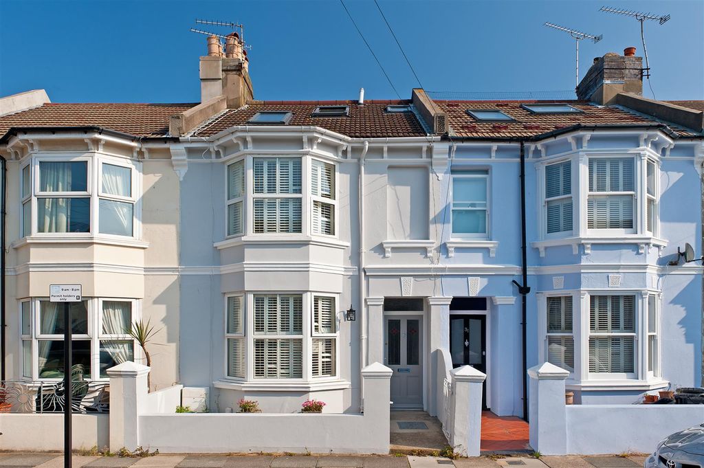 Property photo 1 of 7 Exterior