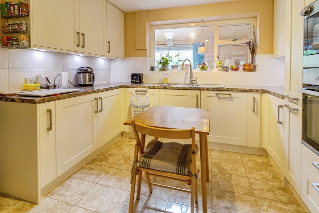 Property photo 3 of 25