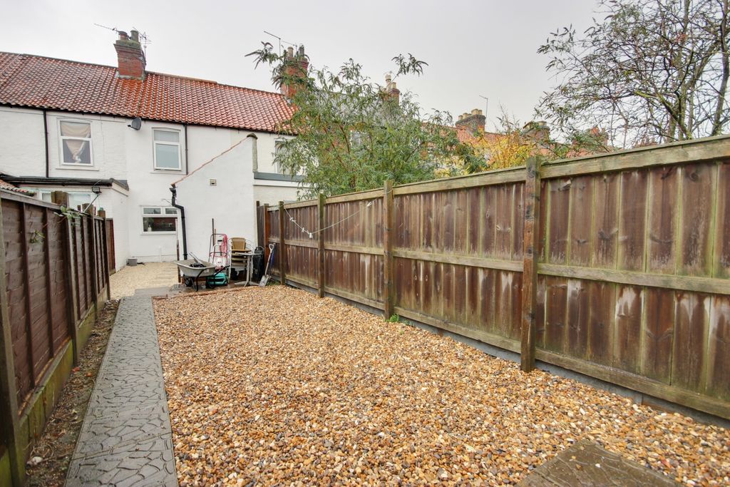 Property photo 2 of 16 1 Garden B