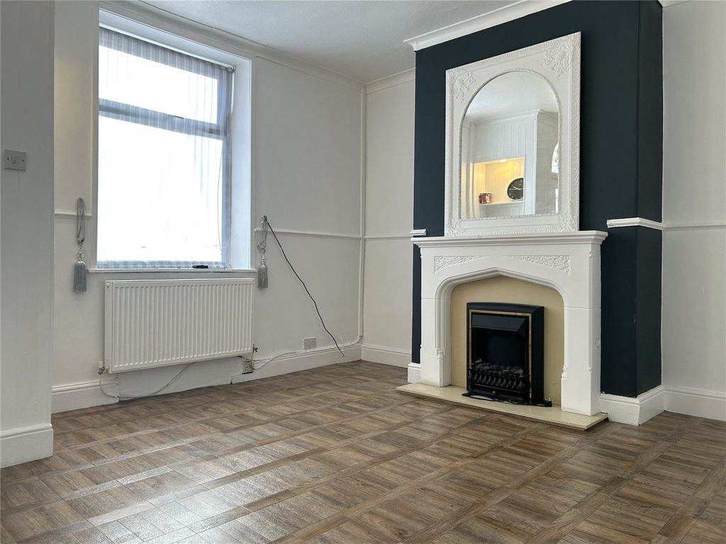 Property photo 2 of 16 Living Room