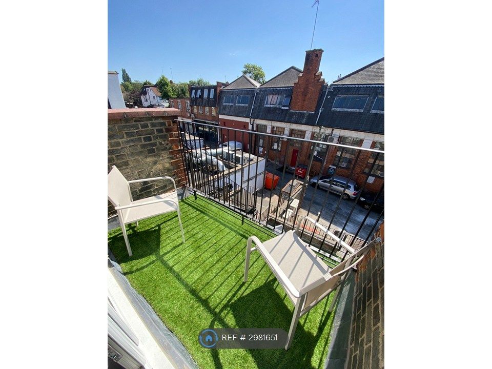 Property photo 2 of 35 Roof Terrace