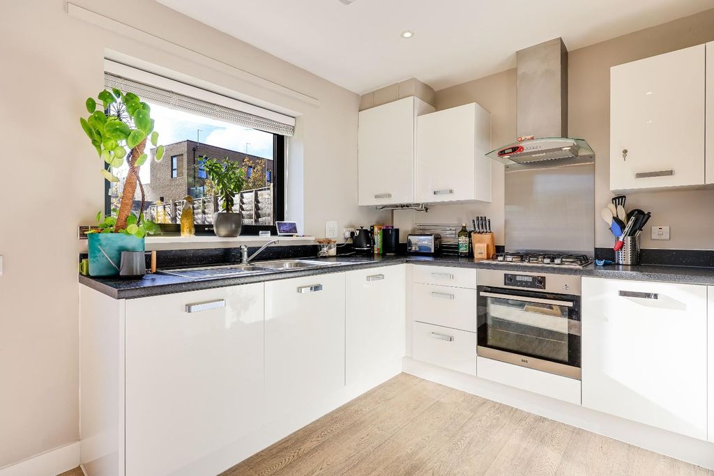 Property photo 2 of 17 Img (12).Jpg