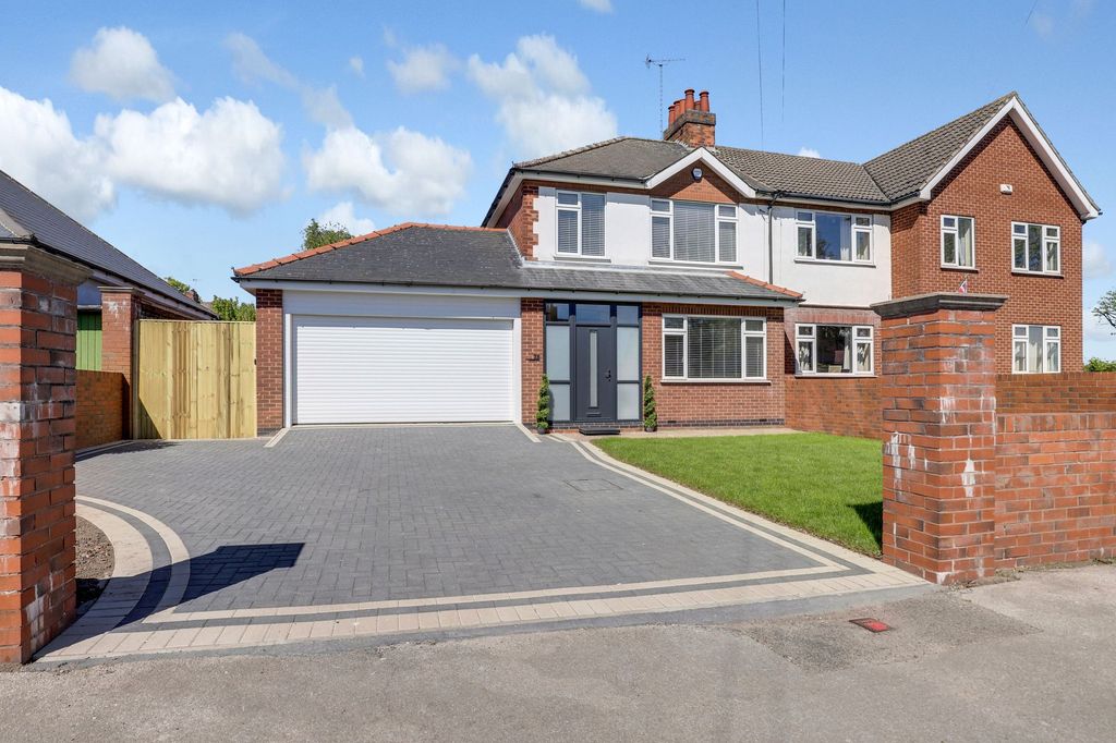 Property photo 1 of 32