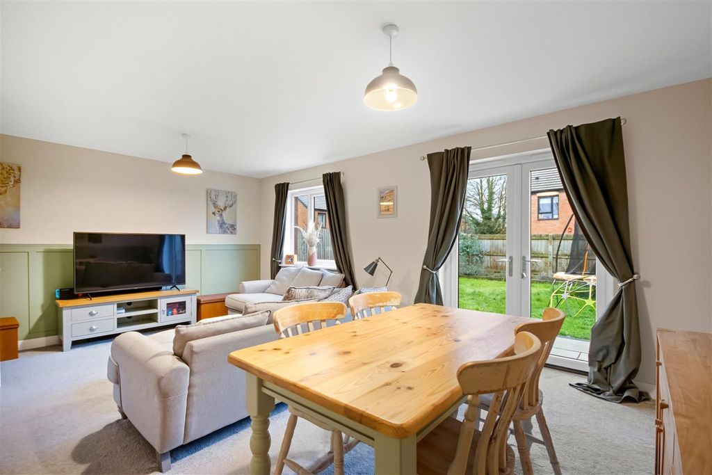 Property photo 2 of 15 Lounge/Diner