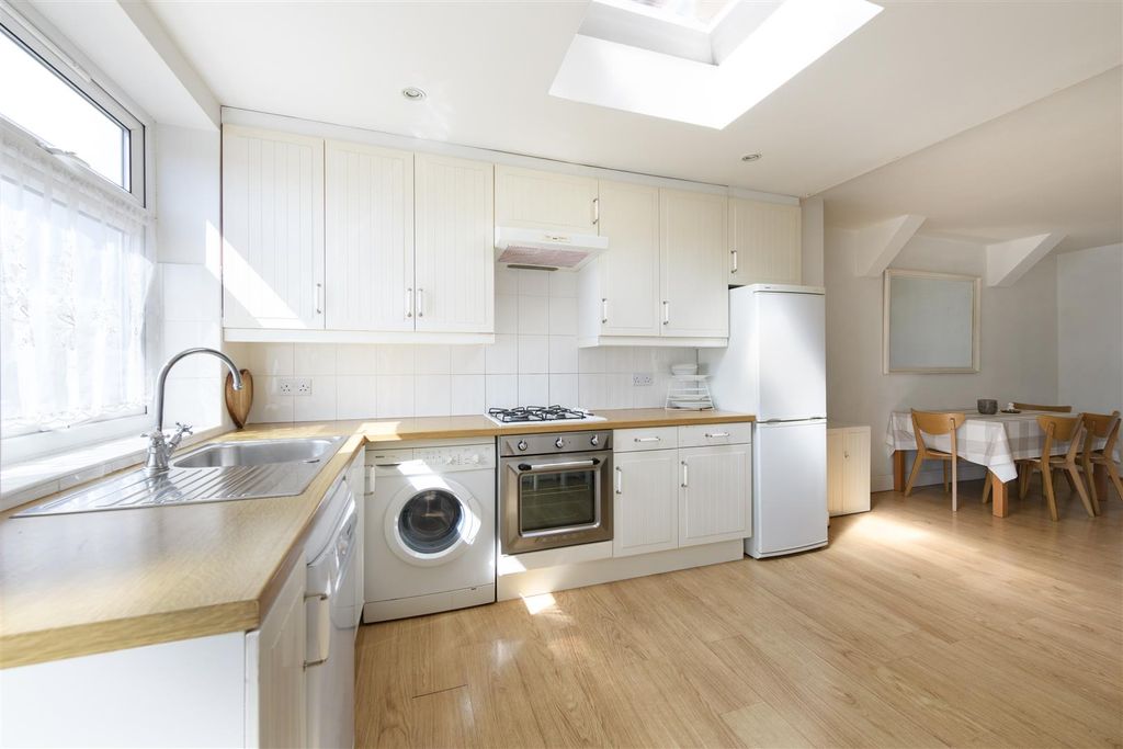Property photo 2 of 18 Dawlish 13.Jpg