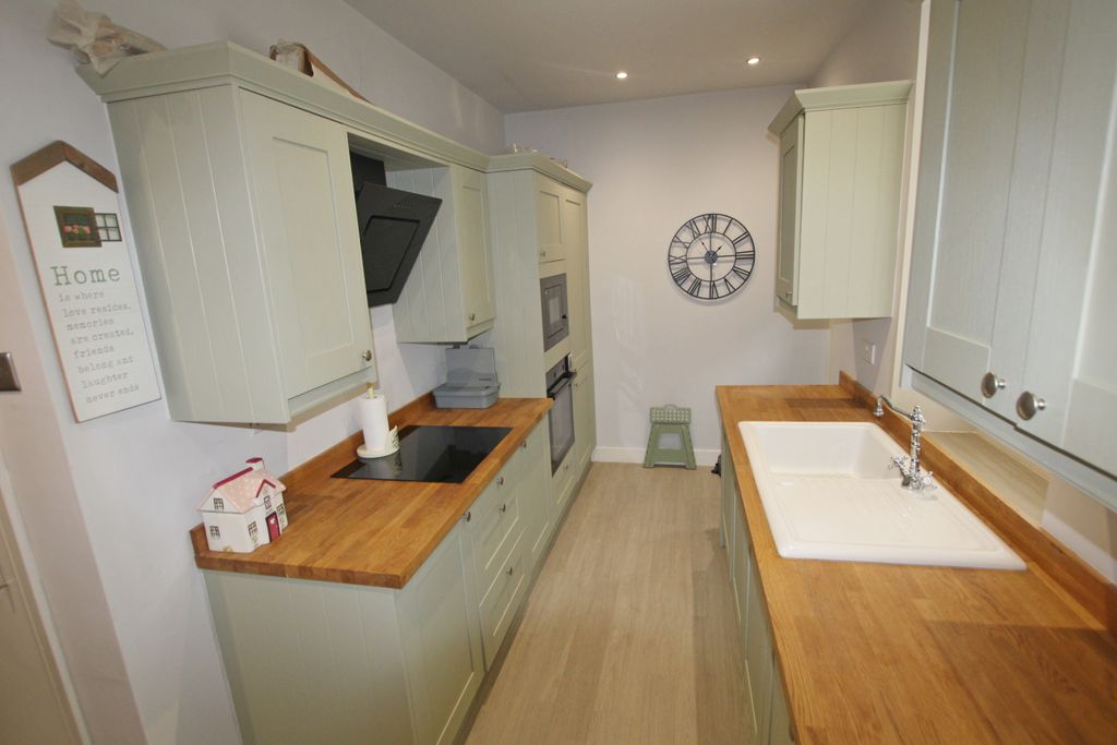 Property photo 3 of 10 3