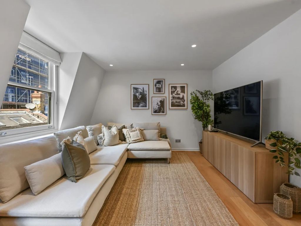 Property photo 3 of 14 Photo 12